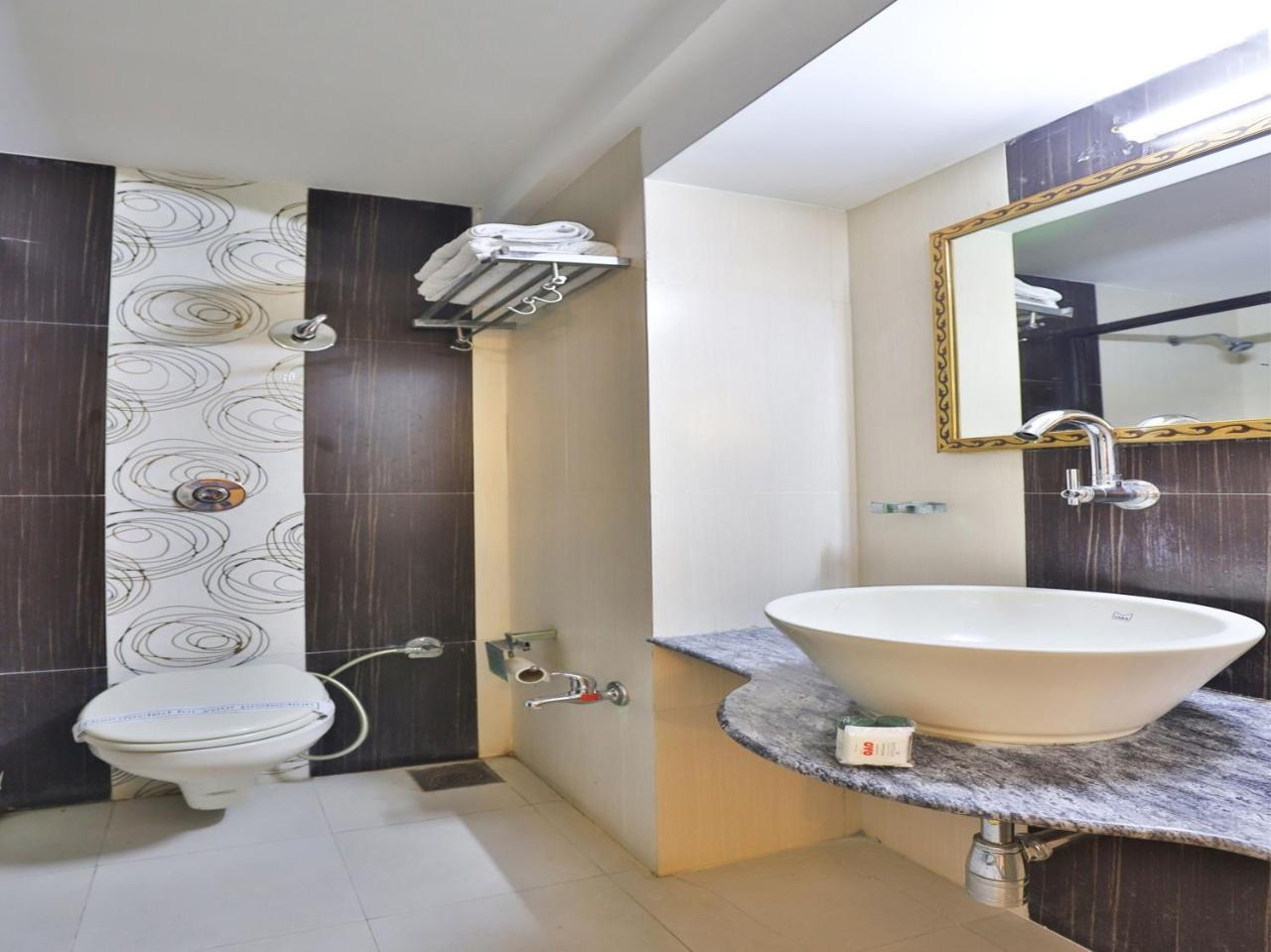 Oyo 4161 Hotel Shailly Inn Ahmedabad Exterior photo